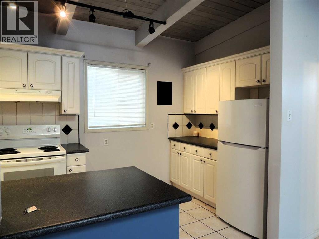 2713 Canmore Road NW — photo 14