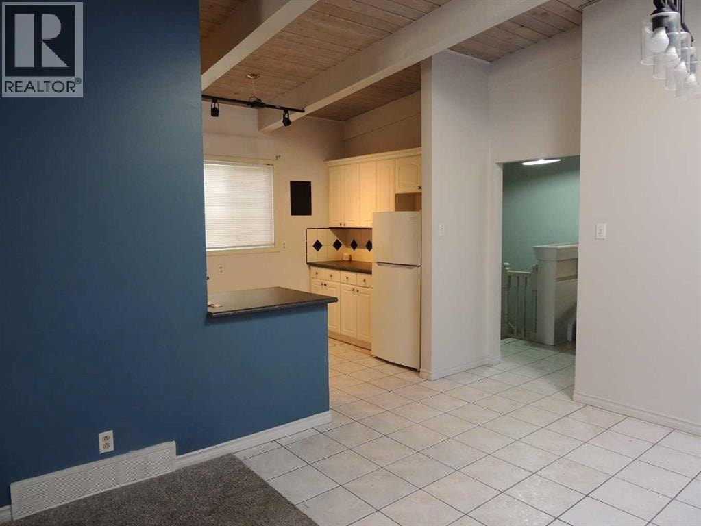 2713 Canmore Road NW — photo 11