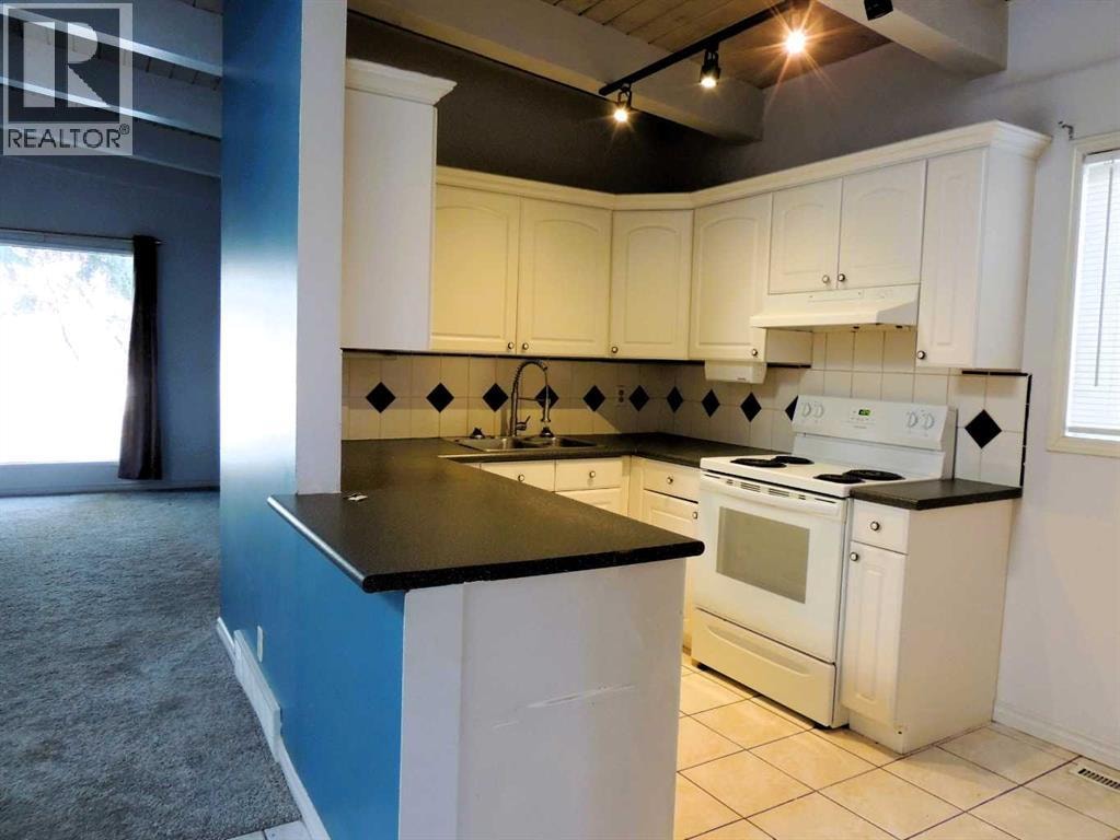 2713 Canmore Road NW — photo 12