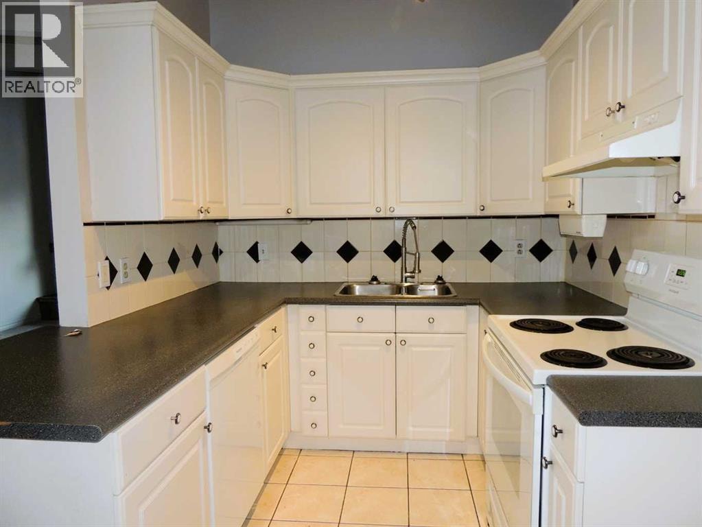 2713 Canmore Road NW — photo 15