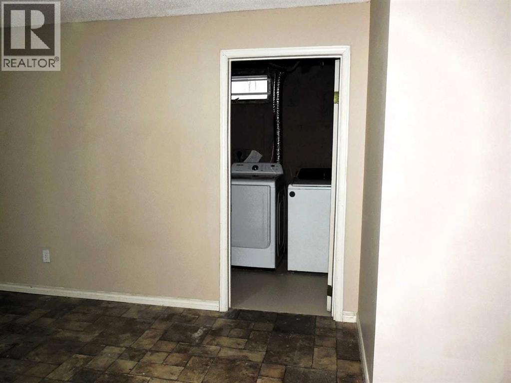 2713 Canmore Road NW — photo 35