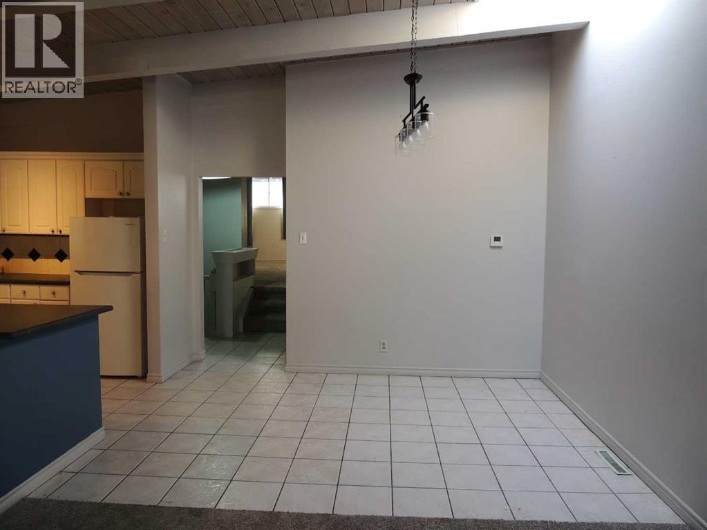 2713 Canmore Road NW — photo 9