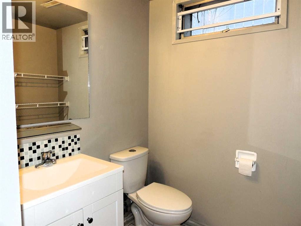 2713 Canmore Road NW — photo 32