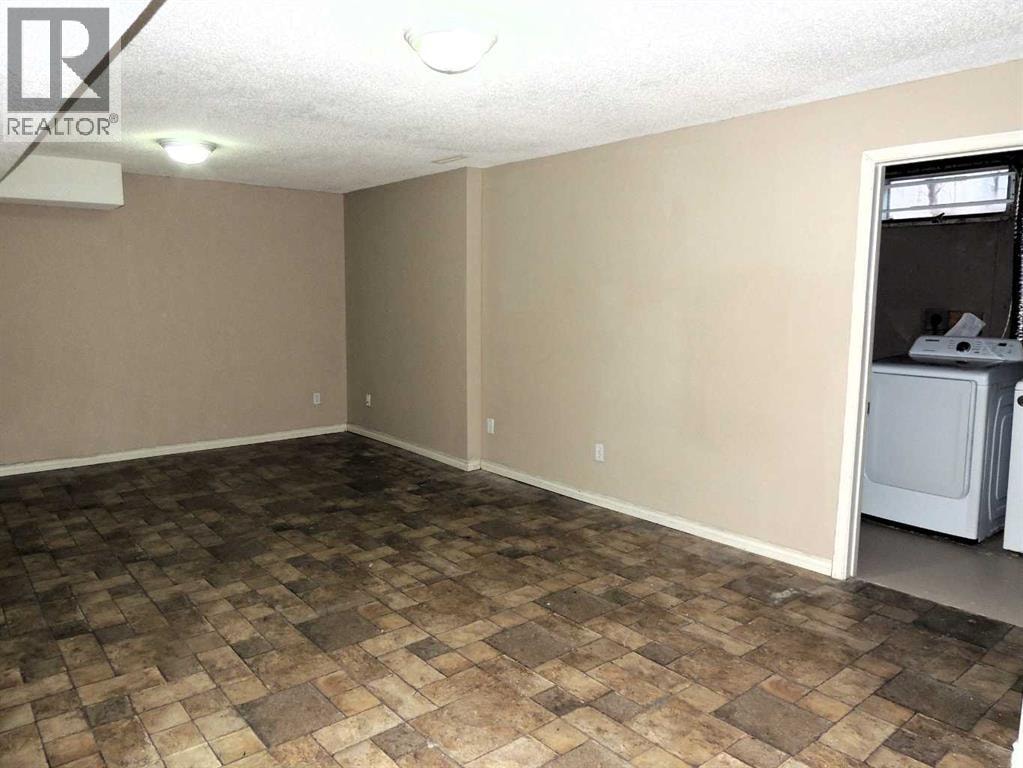 2713 Canmore Road NW — photo 37