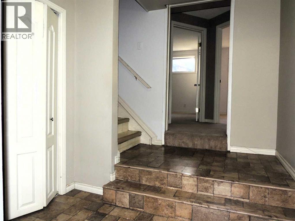 2713 Canmore Road NW — photo 38
