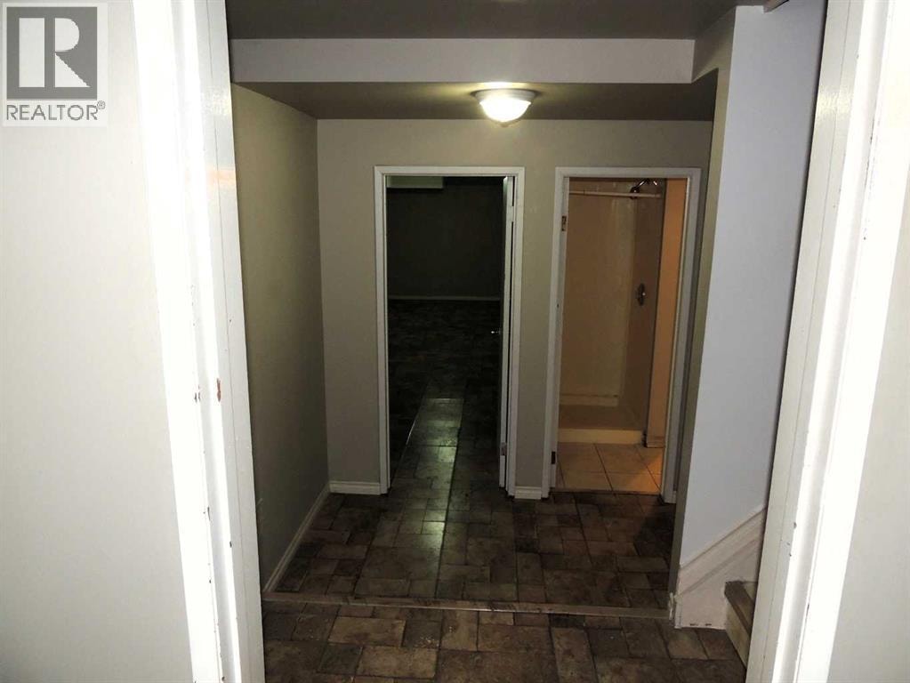 2713 Canmore Road NW — photo 43