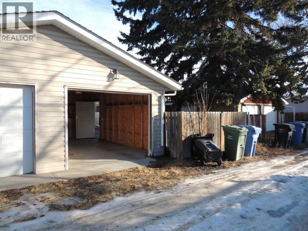 2713 Canmore Road NW — photo 46