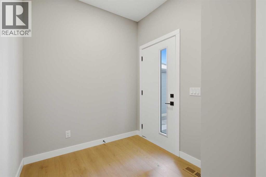 139 Belvedere Crescent SE — photo 2