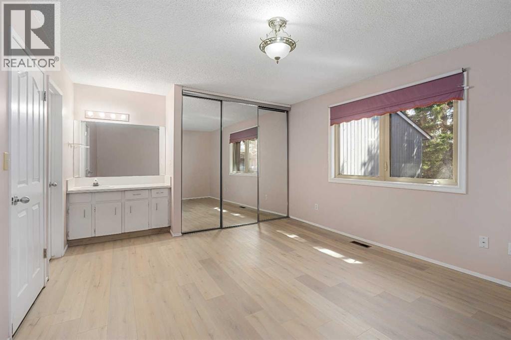 13, 803 Varsity Estates Drive NW — photo 19