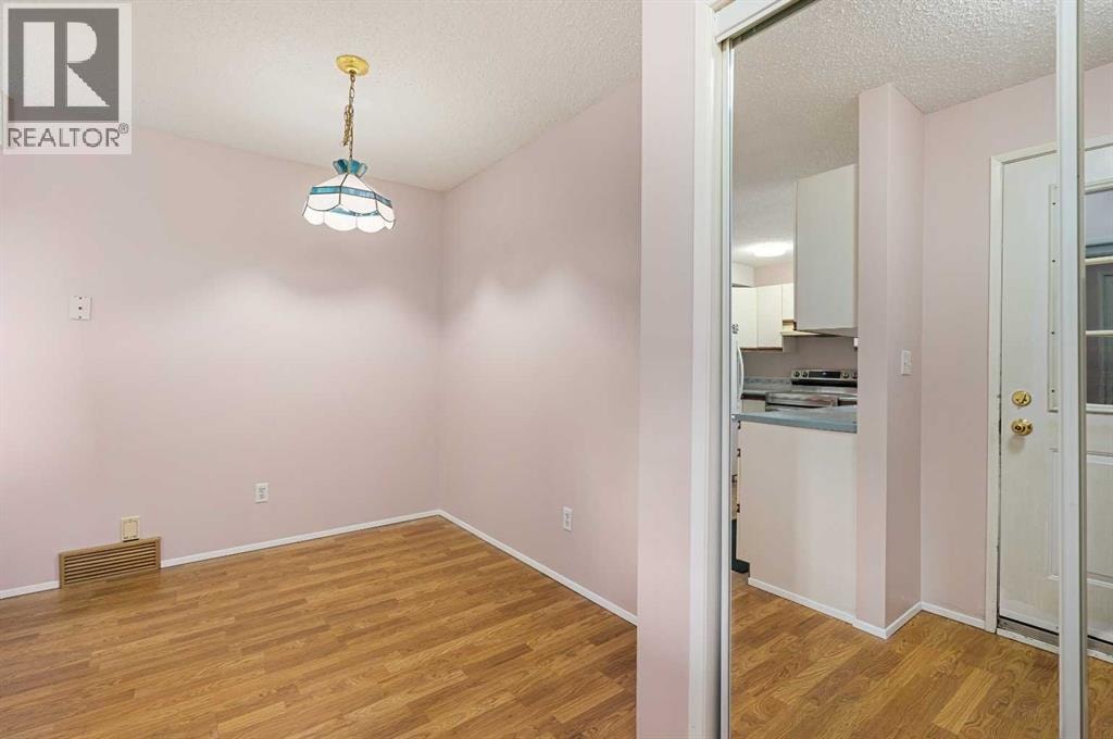 13, 803 Varsity Estates Drive NW — photo 9