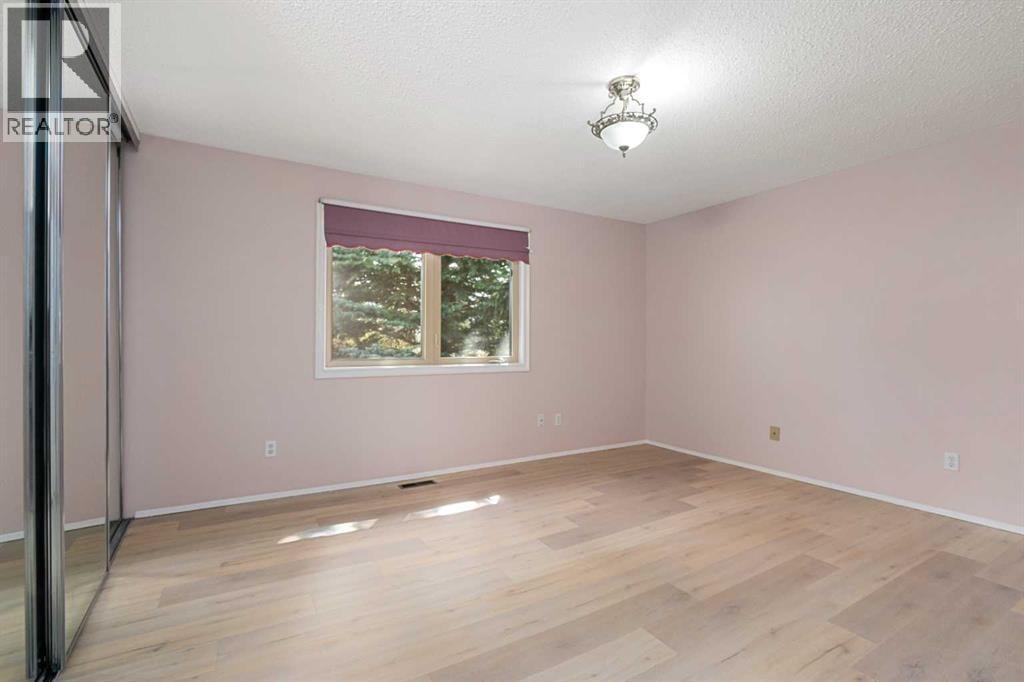 13, 803 Varsity Estates Drive NW — photo 17
