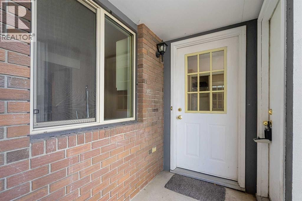 13, 803 Varsity Estates Drive NW — photo 6