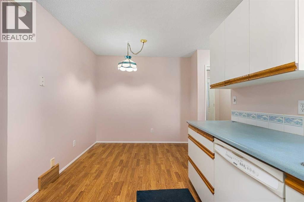 13, 803 Varsity Estates Drive NW — photo 12