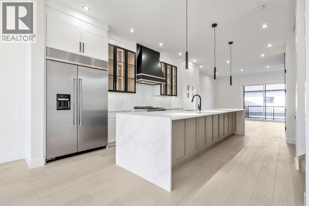 2433 23 Street NW — photo 8