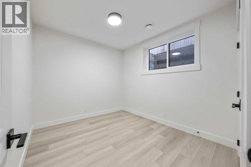 2433 23 Street NW — photo 33