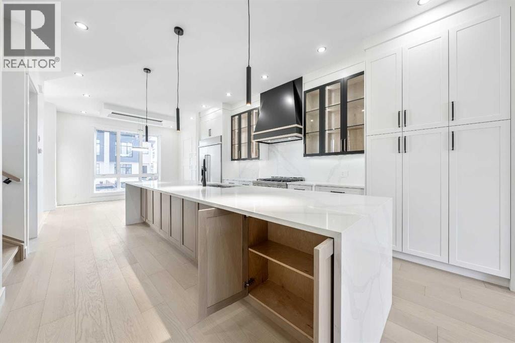 2433 23 Street NW — photo 9