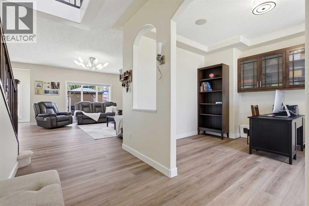 18 Royal Crest Way NW — photo 9