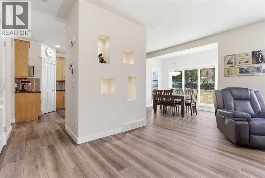 18 Royal Crest Way NW — photo 13