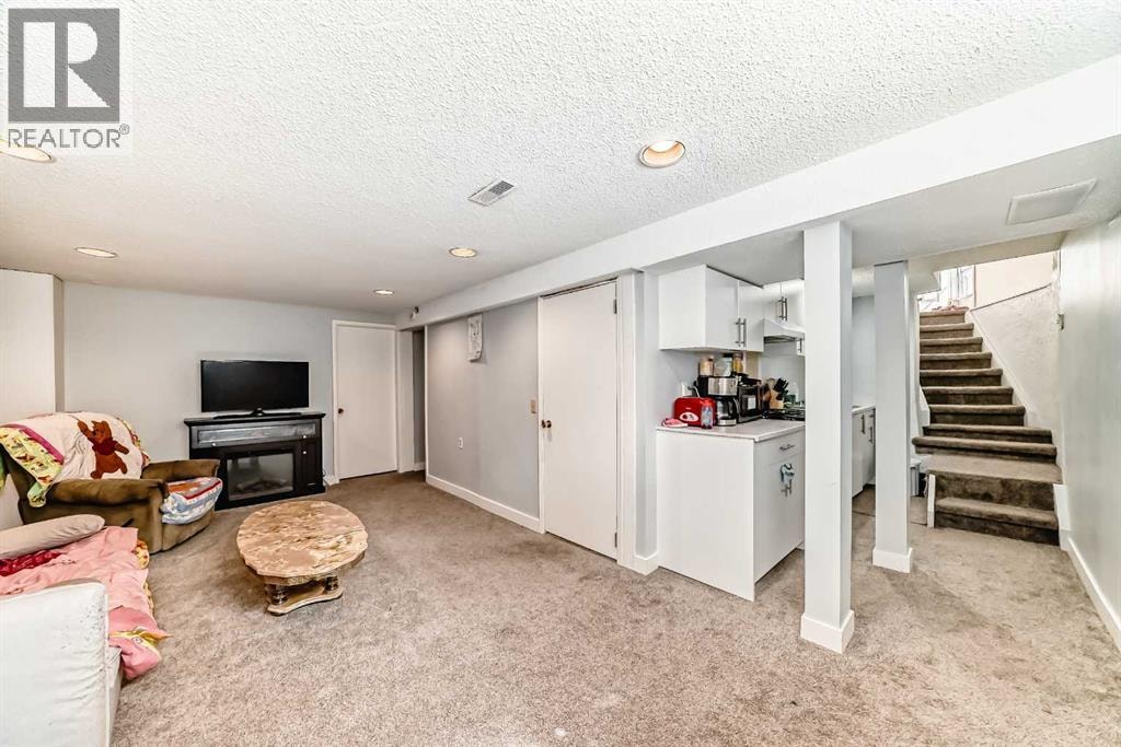 8016 33 Avenue NW — photo 25