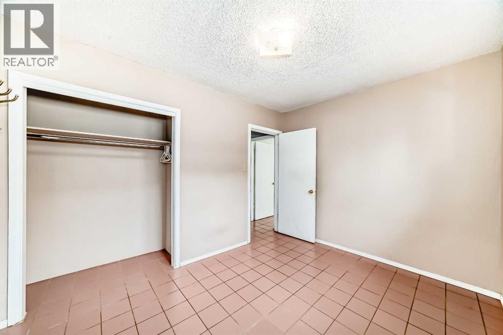 8016 33 Avenue NW — photo 13