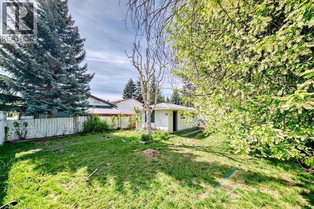 8016 33 Avenue NW — photo 35