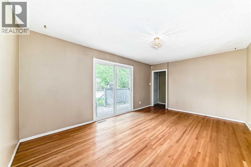 8016 33 Avenue NW — photo 5