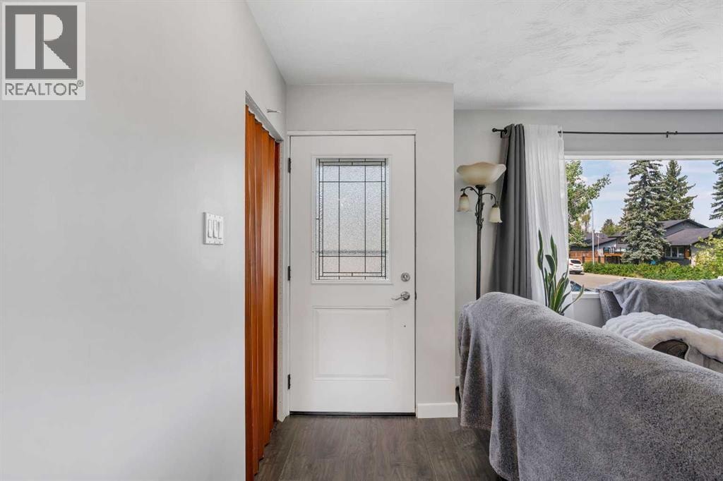 249 Acadia Drive SE — photo 2
