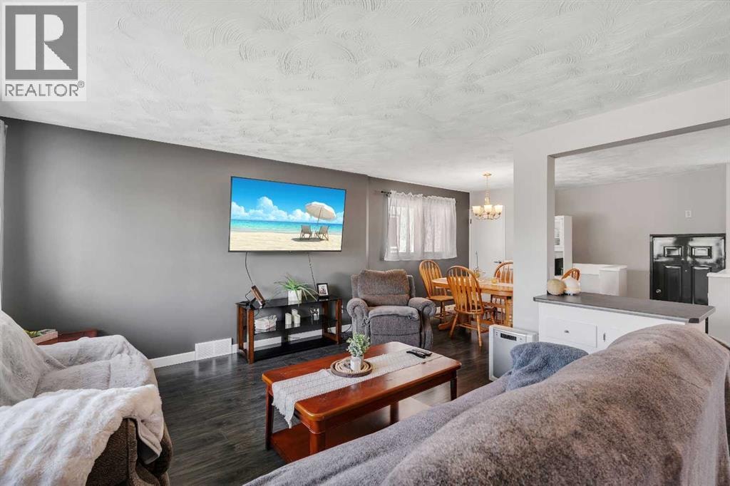 249 Acadia Drive SE — photo 3