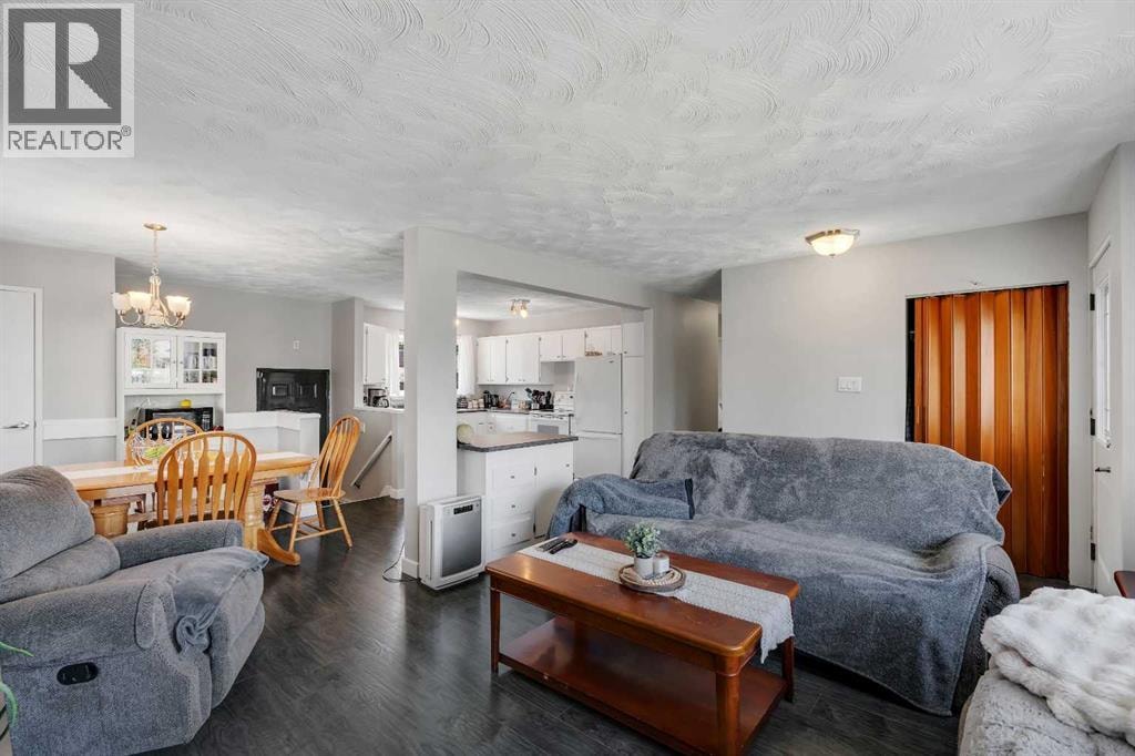 249 Acadia Drive SE — photo 4