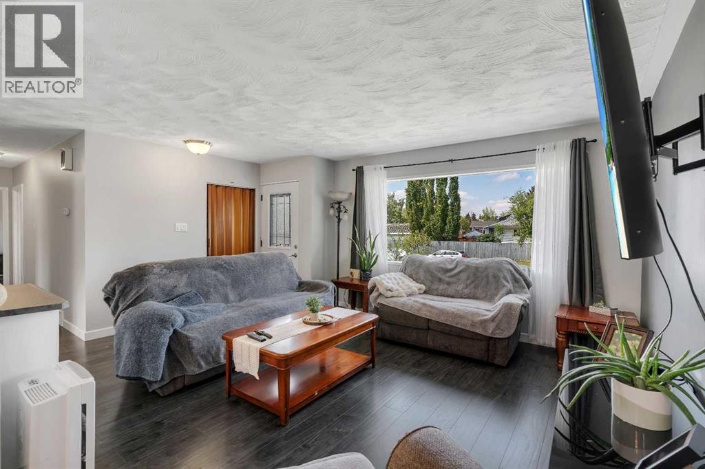249 Acadia Drive SE — photo 5