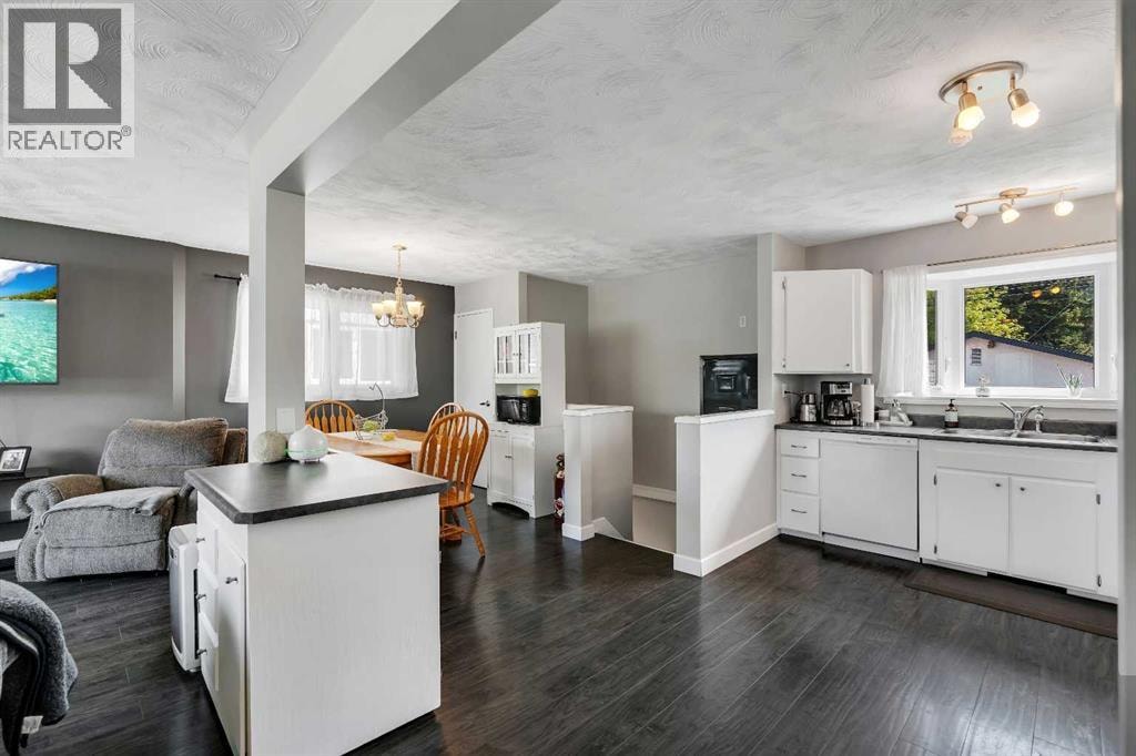 249 Acadia Drive SE — photo 8