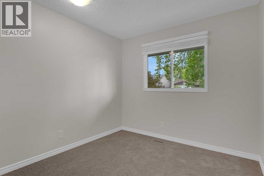452 Queen Alexandra Way SE — photo 19