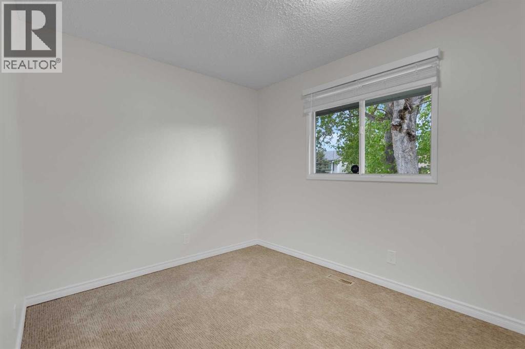 452 Queen Alexandra Way SE — photo 20