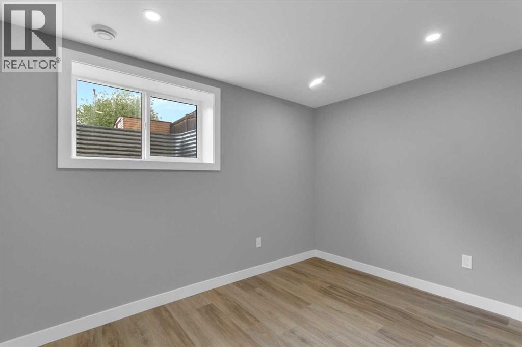 452 Queen Alexandra Way SE — photo 33