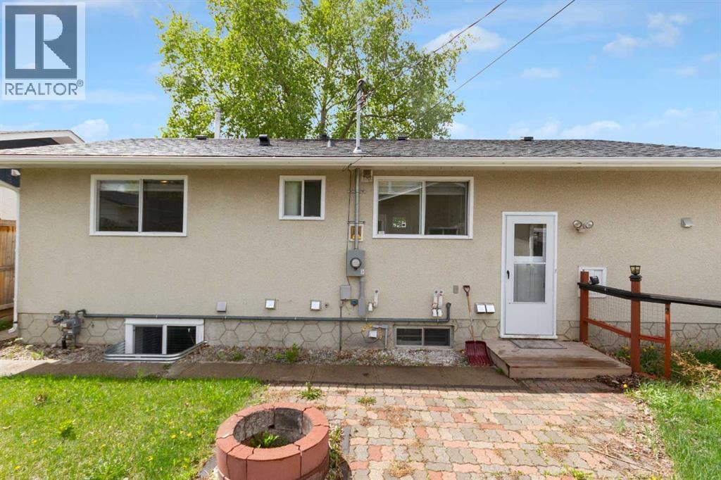 452 Queen Alexandra Way SE — photo 37