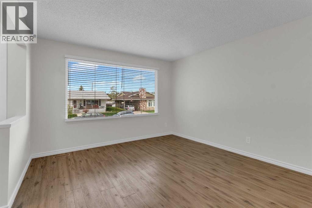 452 Queen Alexandra Way SE — photo 5