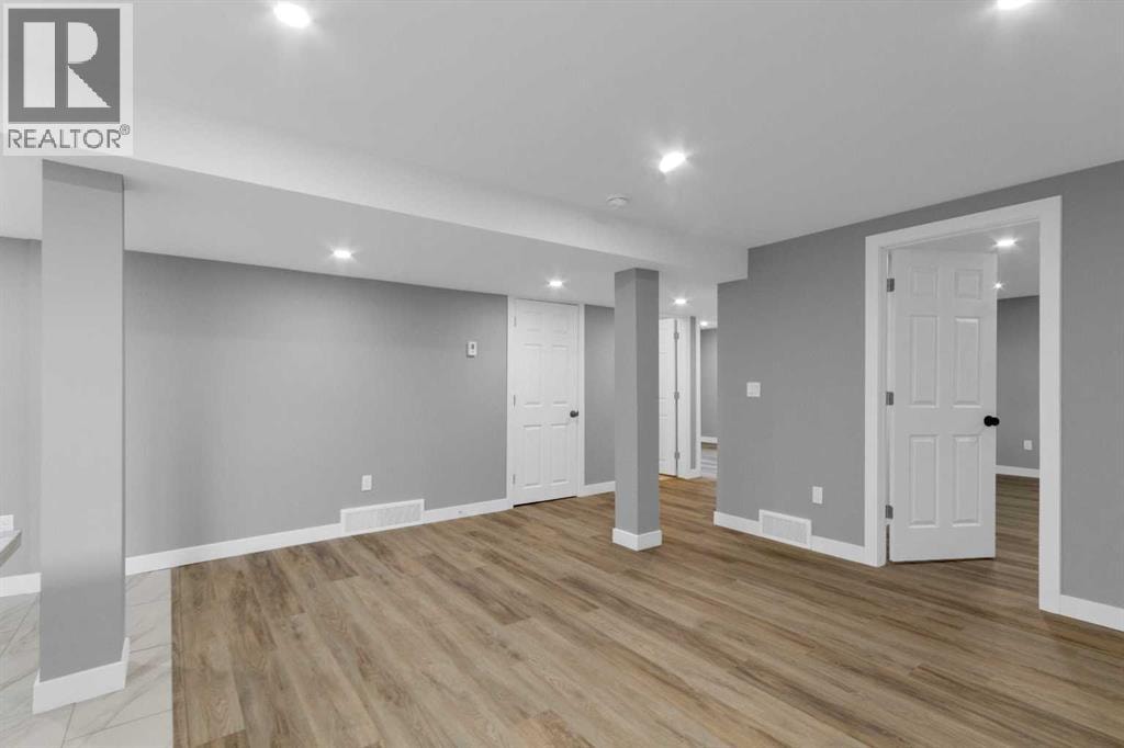 452 Queen Alexandra Way SE — photo 26