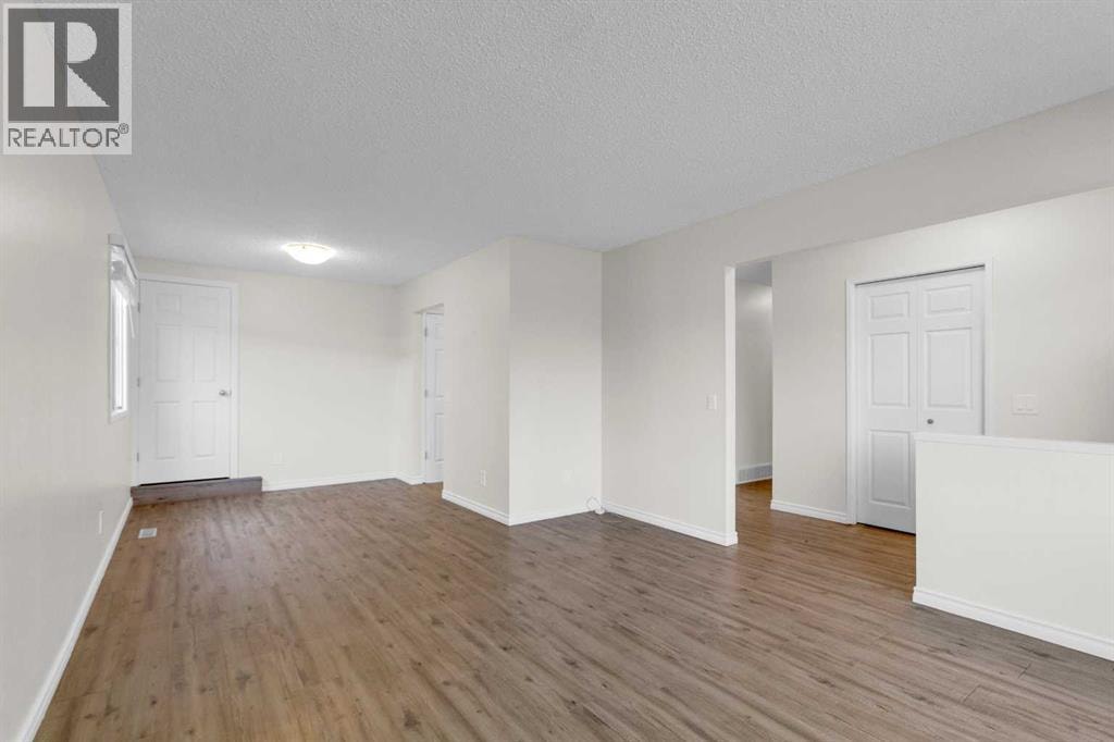 452 Queen Alexandra Way SE — photo 7
