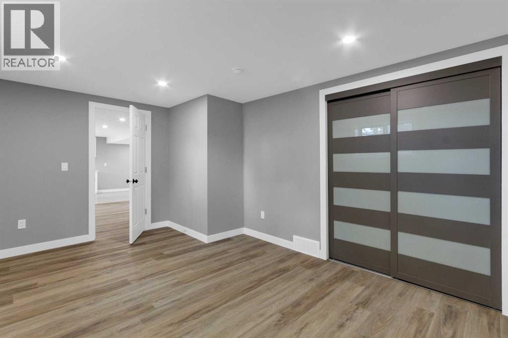 452 Queen Alexandra Way SE — photo 31