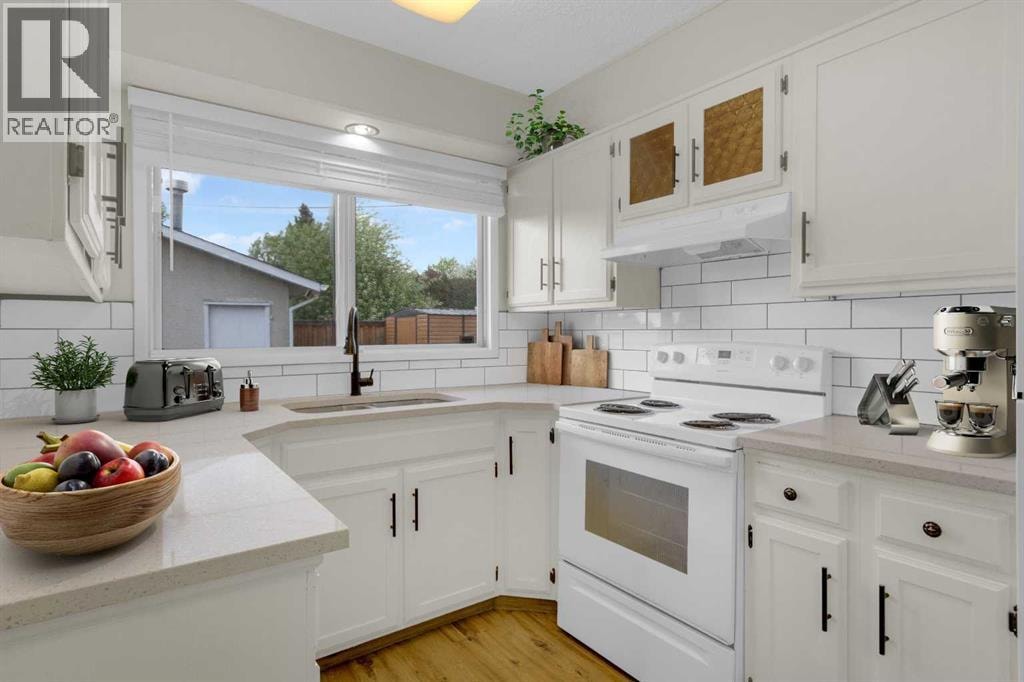 452 Queen Alexandra Way SE — photo 11
