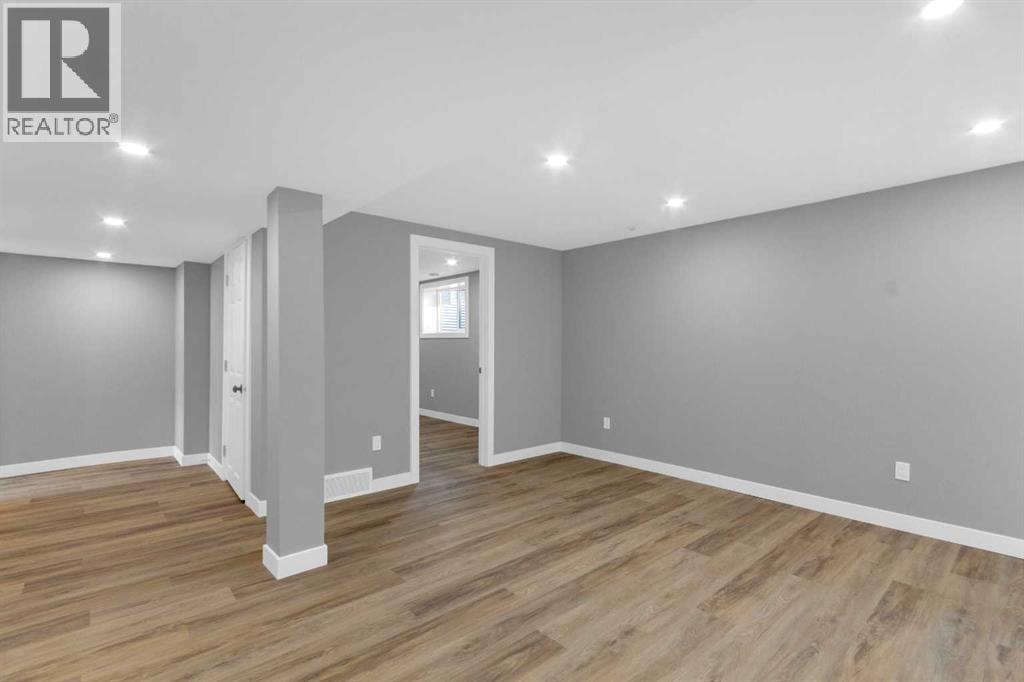 452 Queen Alexandra Way SE — photo 28