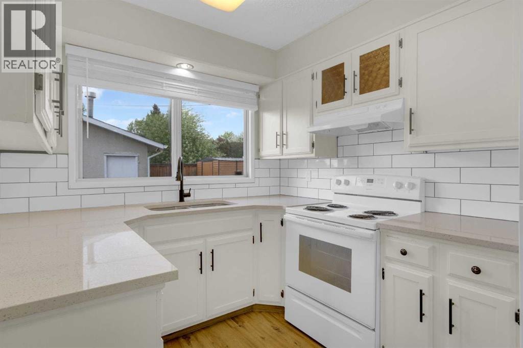 452 Queen Alexandra Way SE — photo 12