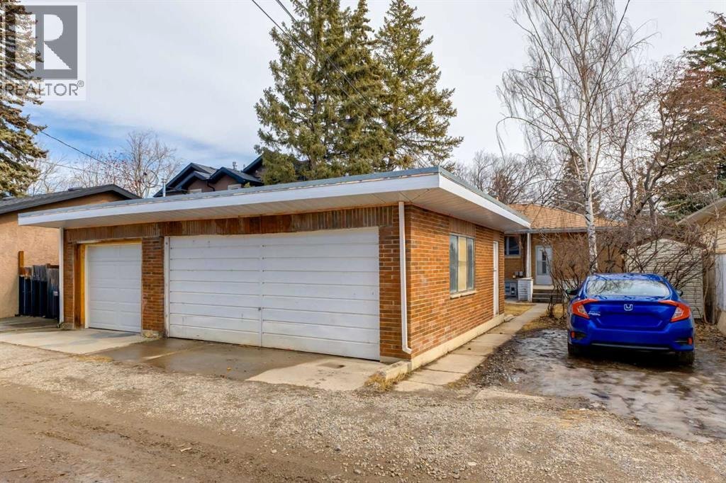 1415 43 Street SW — photo 16