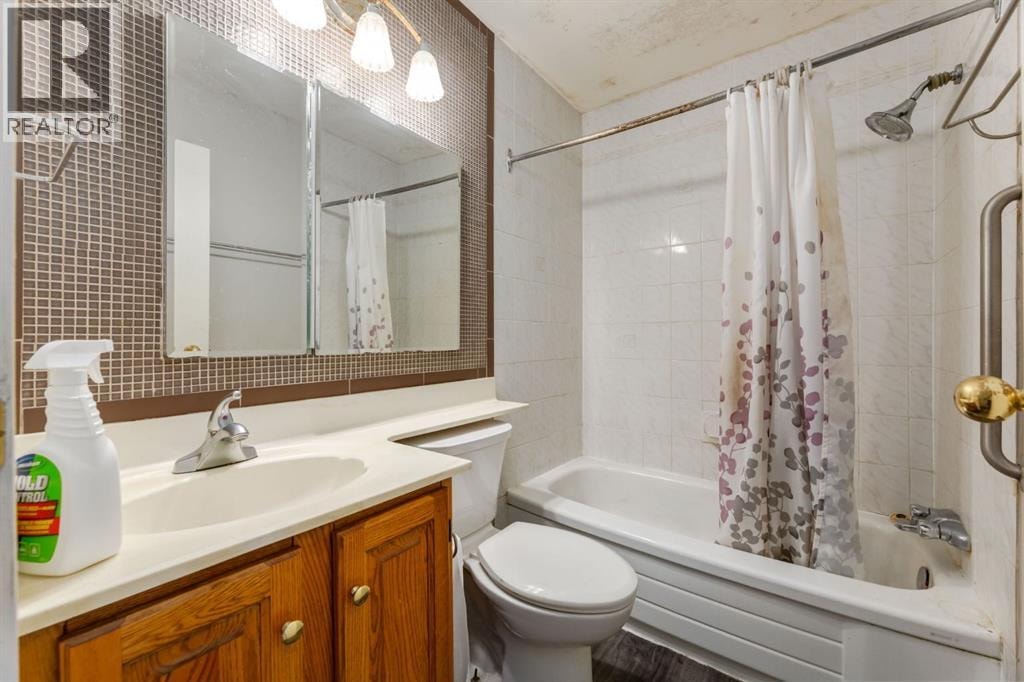 3 Berwick Close NW — photo 10