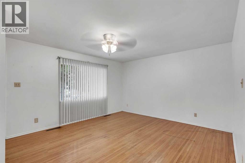 604 56 Avenue SW — photo 10