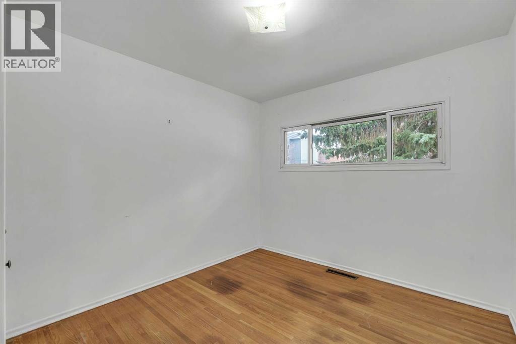 604 56 Avenue SW — photo 16