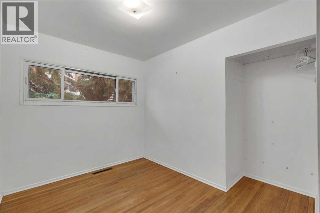 604 56 Avenue SW — photo 17