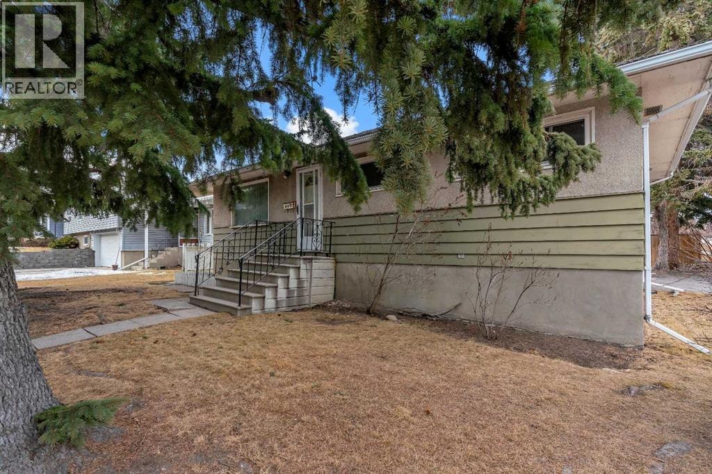 604 56 Avenue SW — photo 25