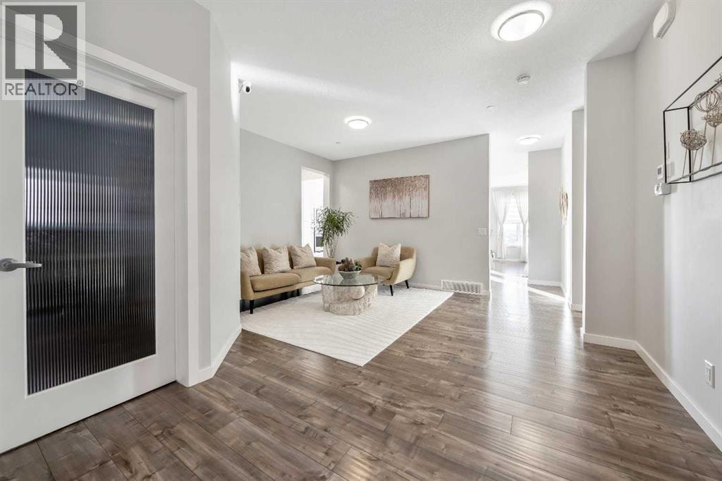 240 Lucas Crescent NW — photo 3