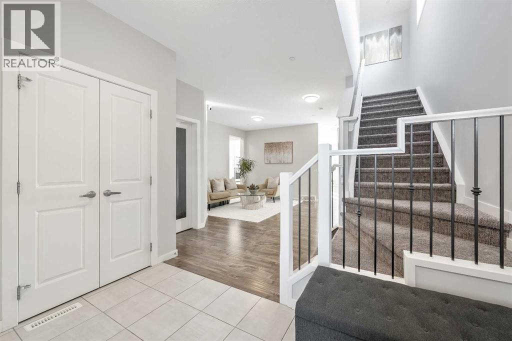 240 Lucas Crescent NW — photo 2